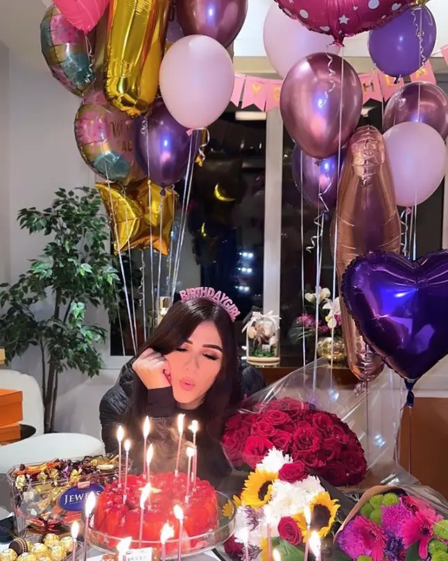 ياسمين عبد العزيز تحتفل بعيد ميلادها حيث نشرت صورتها أمس على انستجرام